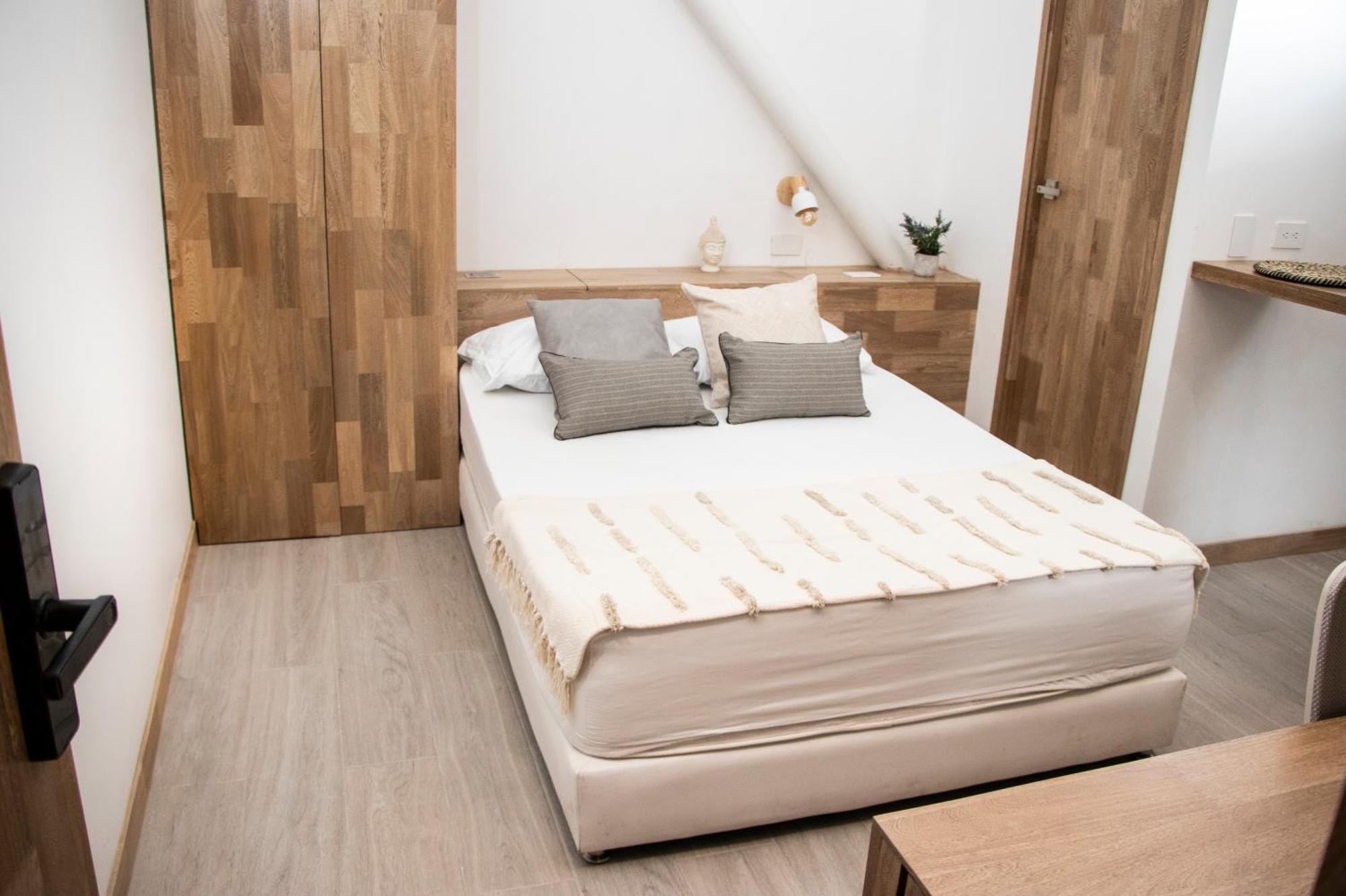 Apartment Zenia 70 Living & *